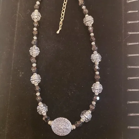 Vintage Black and Silver Fashion Necklace - Picture 8 of 10